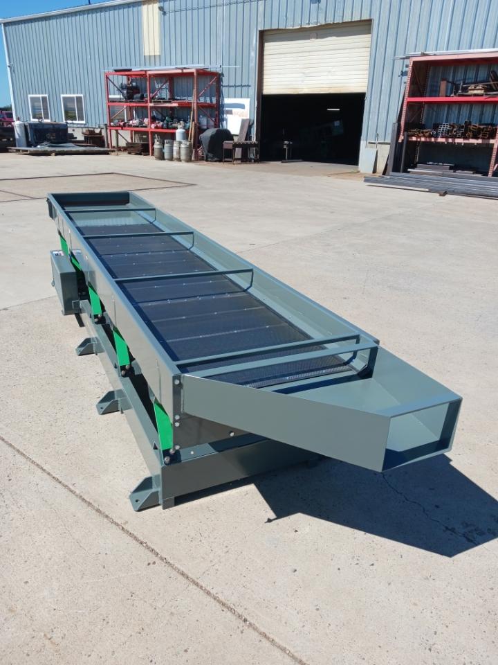 Low Profile Vibratory Screener